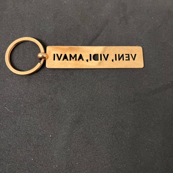 Veni, Vidi, Amavi Keychain “I Came, I Saw, I Loved” - Picture 3 of 4